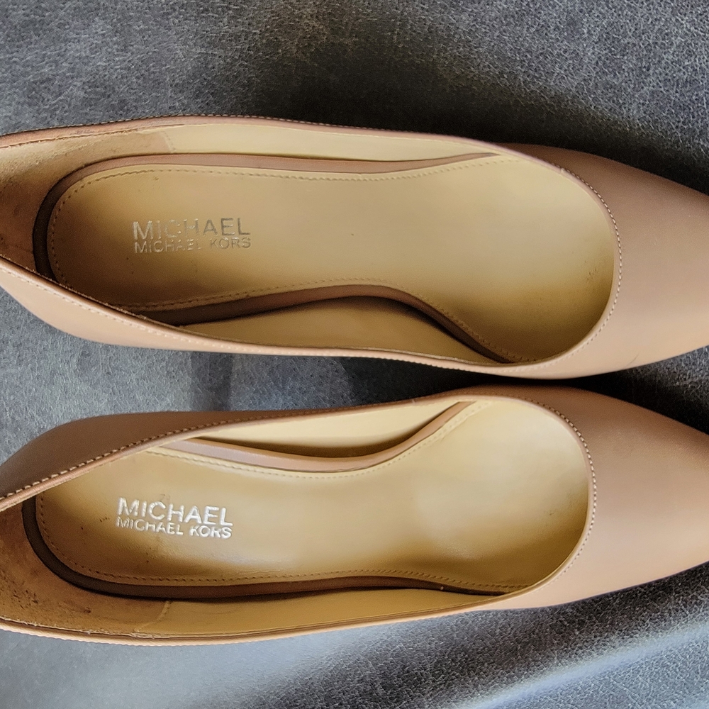 Michael Kors Beige Leather Pump